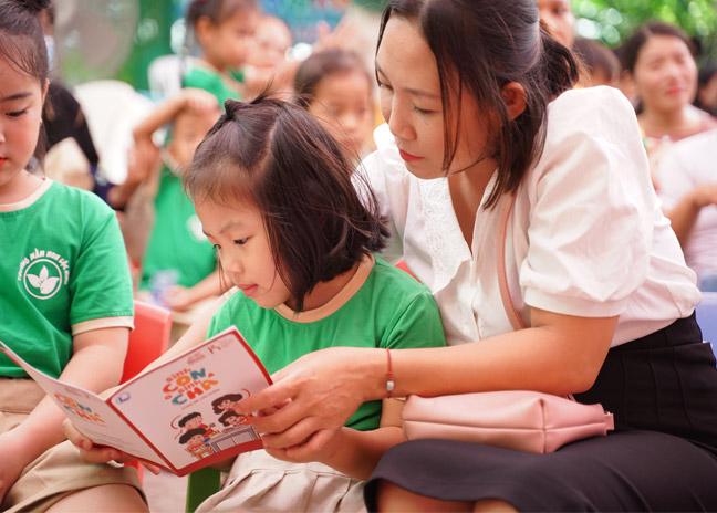 Hội thảo “Sinh Con, Sinh Cha” nâng cao kiến thức làm cha mẹ cho hàng trăm phụ huynh tại Quảng Bình