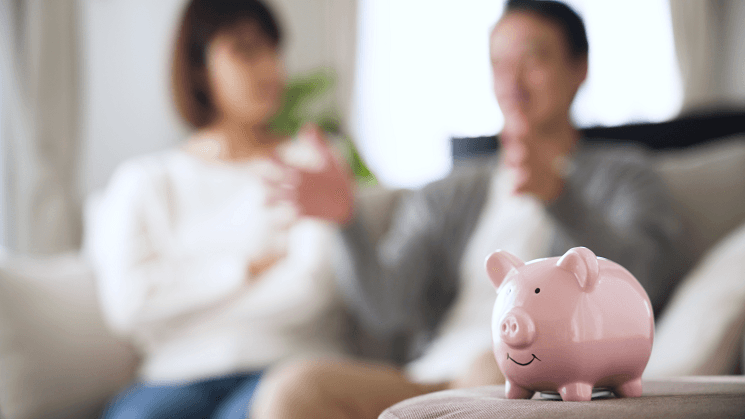 gia-dinh-tre-nen-an-toan-tiet-kiem-hay-dau-tu-mao-hiem-01