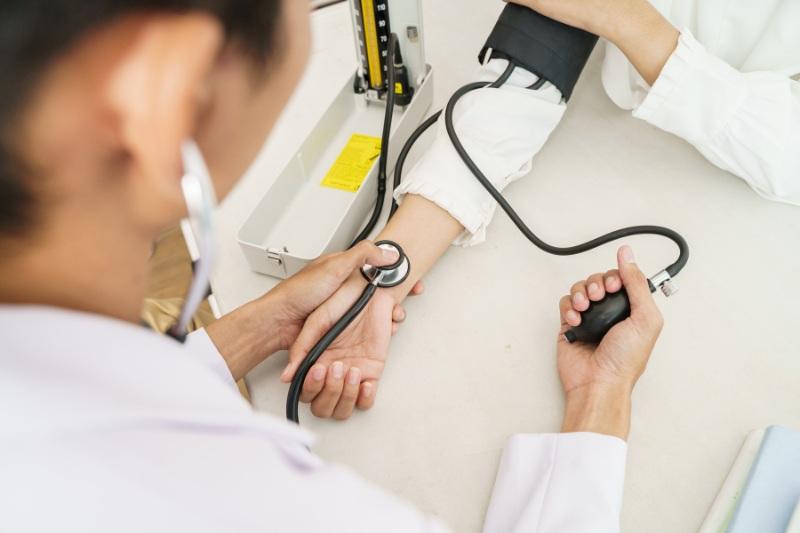 Hình ảnh mô tả người tham gia bảo hiểm đi khám sức khỏe tổng quát